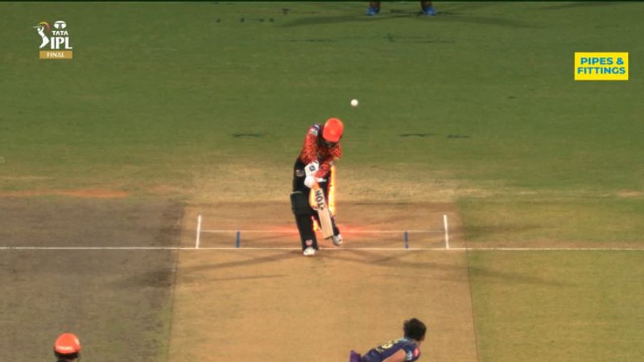 ആദ്യ പന്തിന് മുമ്പ് തന്നെ ഹൈദരാബാദ് തോല്‍വി സമ്മതിച്ചു! സ്റ്റാര്‍ക് പേടിയില്‍ ഹെഡിനെ മാറ്റിയത് തിരിച്ചടിയായി