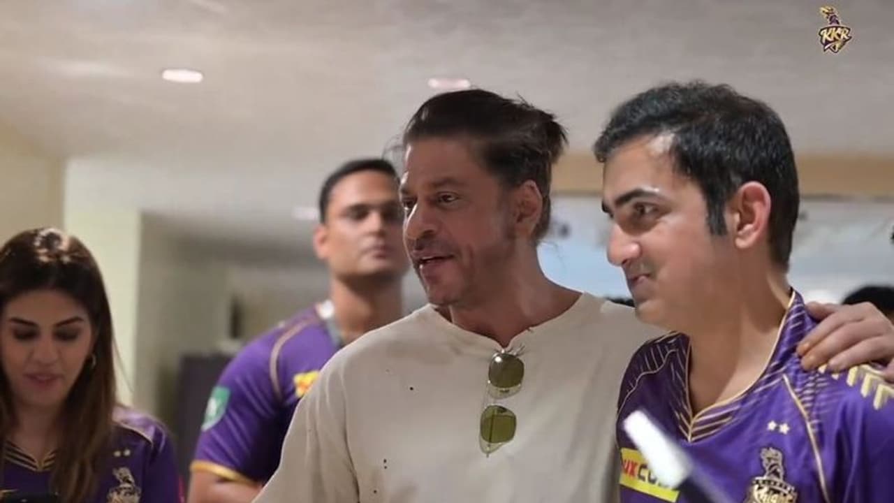 എങ്ങും പോവരുത്, ഗംഭീറിനോട് ഇഷ്ടമുള്ളത് എടുക്കാന്‍ ഷാരൂഖ്! ബ്ലാങ്ക് ചെക്ക് ഒപ്പിട്ട് നല്‍കിയതായി വാര്‍ത്ത