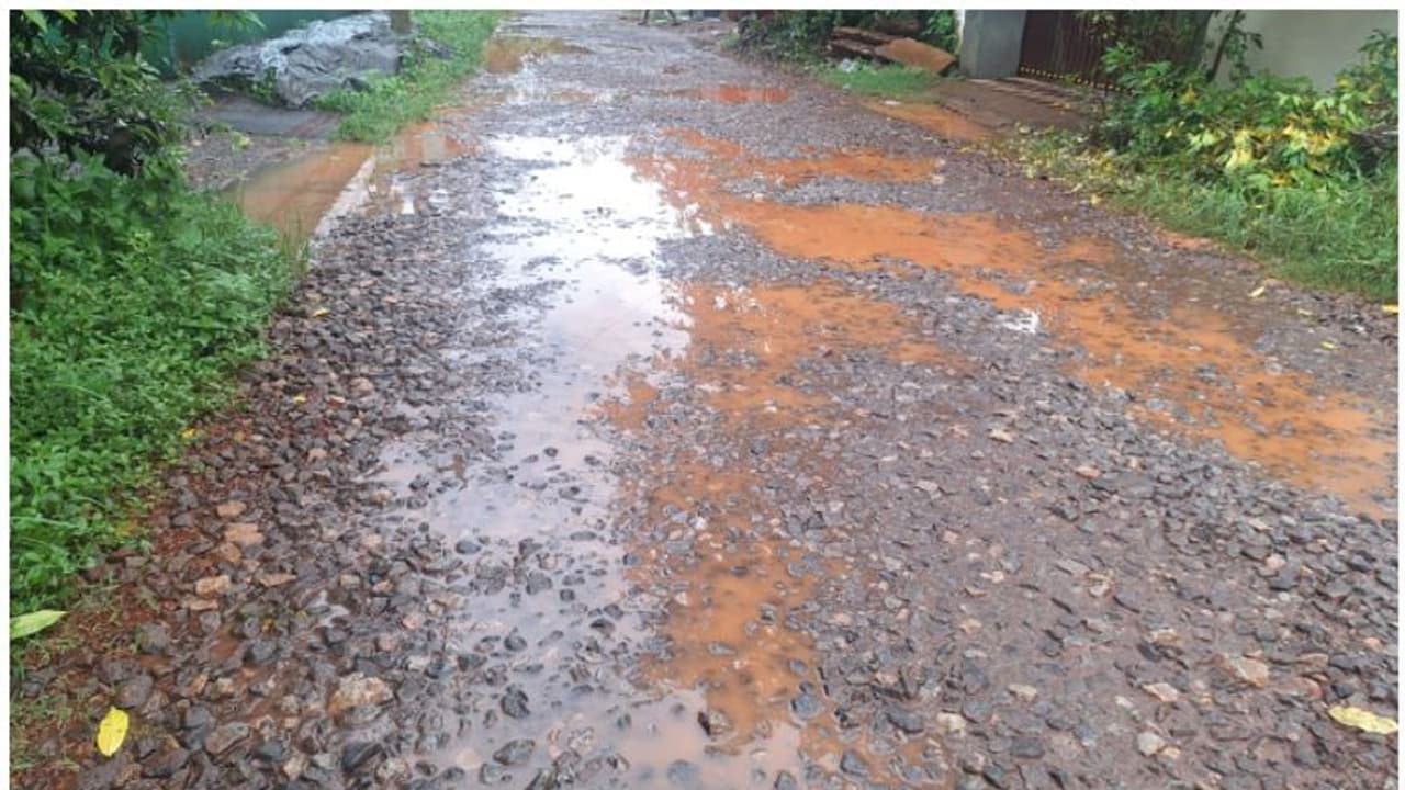 കോടതി അനുവദിച്ച സമയവും കഴിയുന്നു; കുലുക്കമില്ലാതെ കരാറുകാരനും ഉദ്യോഗസ്ഥരും, ജനങ്ങൾക്ക് ദുരിതമായി ഒരു റോഡ് കോടതി അനുവദിച്ച സമയവും കഴിയുന്നു; കുലുക്കമില്ലാതെ കരാറുകാരനും ഉദ്യോഗസ്ഥരും, ജനങ്ങൾക്ക് ദുരിതമായി ഒരു റോഡ്