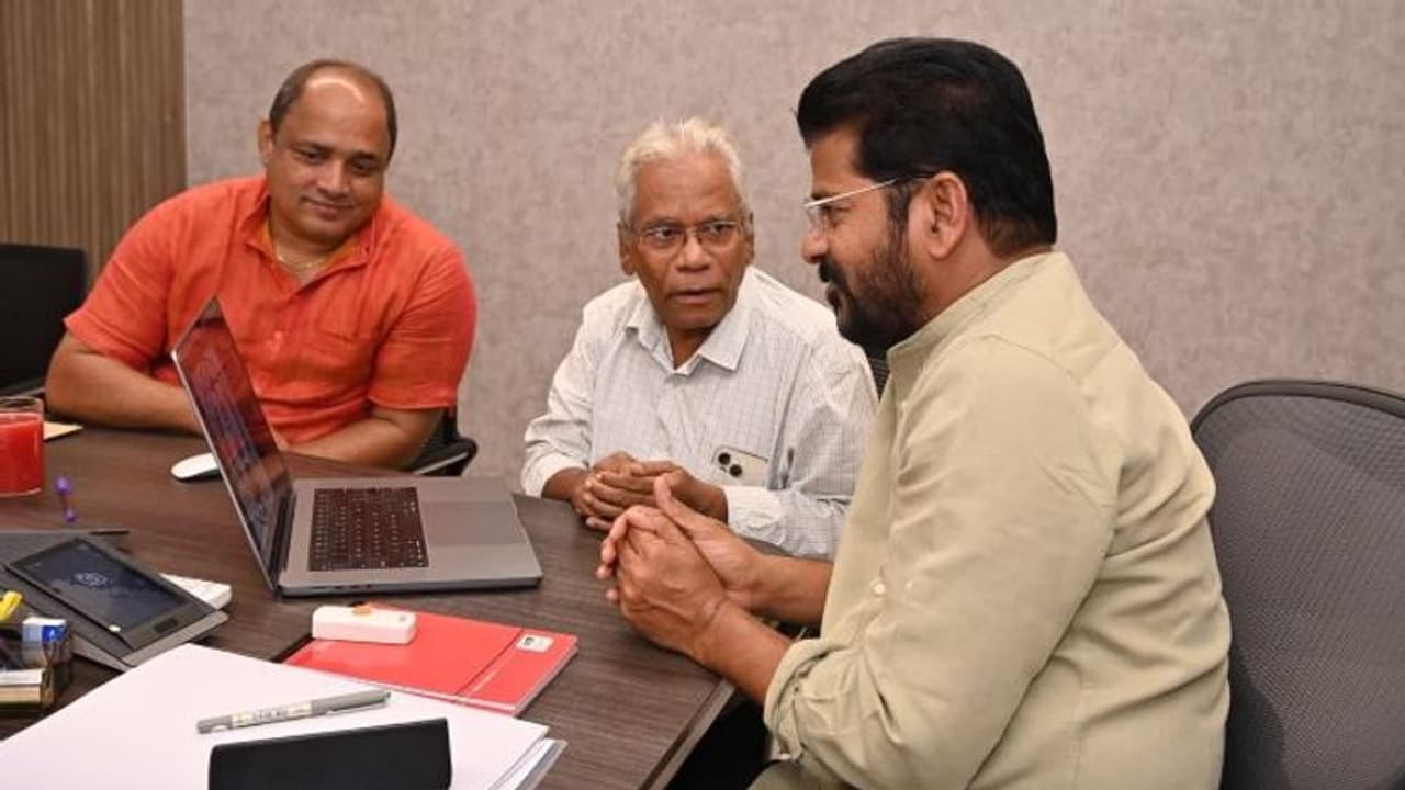 కాకతీయ తోరణం, చార్మినార్ తొలగింపు ..? రేవంత్ మార్క్ తెలంగాణ చిహ్నం రెడీ... కాకతీయ తోరణం, చార్మినార్ తొలగింపు ..? రేవంత్ మార్క్ తెలంగాణ చిహ్నం రెడీ...