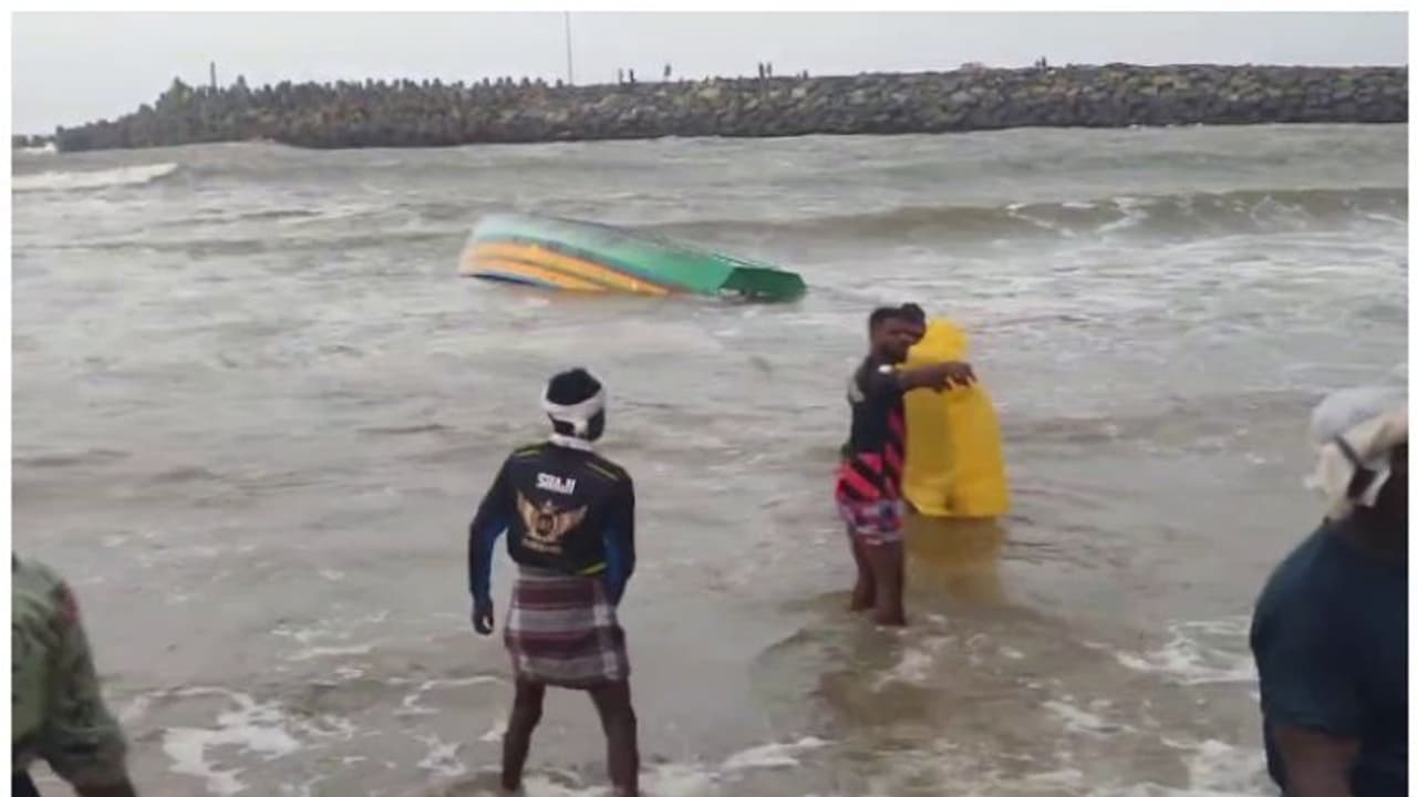 മുതലപ്പൊഴിയിൽ വീണ്ടും വള്ളം മറിഞ്ഞ് അപകടം; അഞ്ചുതെങ്ങ് സ്വദേശി മരിച്ചു മുതലപ്പൊഴിയിൽ വീണ്ടും വള്ളം മറിഞ്ഞ് അപകടം; അഞ്ചുതെങ്ങ് സ്വദേശി മരിച്ചു