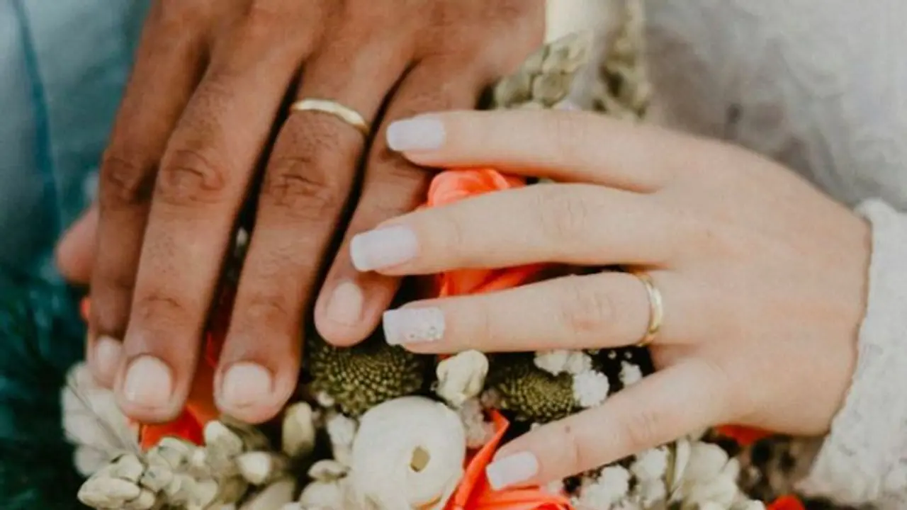  ಆನ್‌ಲೈನ್‌ನಲ್ಲಿ ಭೇಟಿಯಾದ ಹುಡುಗಿ ಜೊತೆ ಯುವಕನ ವಿವಾಹ, 12 ದಿನದ ಮೇಲೆ ಗೊತ್ತಾಯ್ತು ಆಕೆ ಅವಳಲ್ಲ ಅವನು!