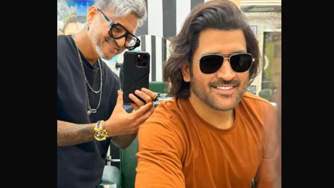 MS Dhoni Shows Off New Haircut by Aalim Hakim; Internet Showers Compliments