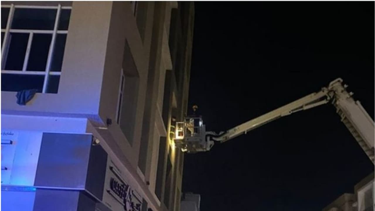 ഒമാനില്‍ അപ്പാര്‍ട്ട്മെന്‍റില്‍ തീപിടിത്തം; 17 പേ​രെ ര‍ക്ഷ​പ്പെ​ടു​ത്തി