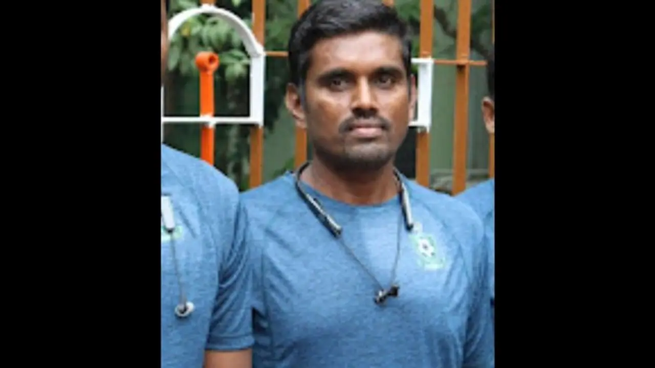 உடற்பயிற்சிக்காக கால்பந்து விளையாடிய நபர்; சுருண்டு விழுந்து மைதானத்திலேயே நிகழ்ந்த சோகம் ஈரோட்டில் பரபரப்பு