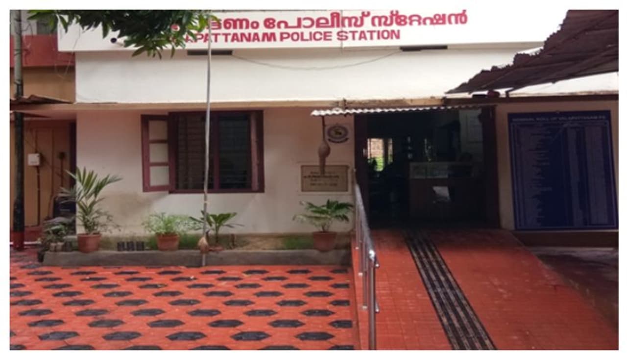 ബോട്ടുകളുടെ യന്ത്രങ്ങൾ കാണാനില്ലെന്ന് പരാതി; വളപട്ടണം സ്റ്റേഷനിൽ വിജിലൻസ് പരിശോധന