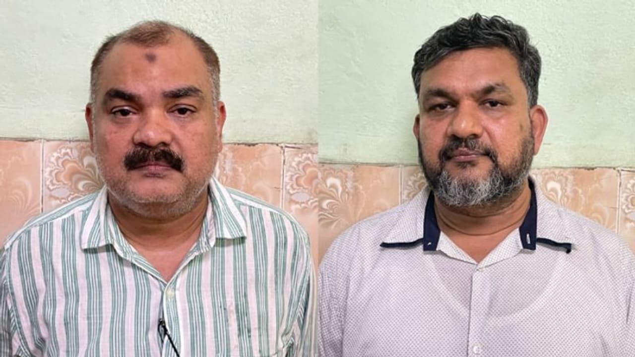 '10 പവന് നിക്ഷേപിച്ചാൽ 1 പവന് പ്രതിവര്ഷ ലാഭവിഹിതം', മോഹന വാഗ്ദാനങ്ങളുമായി തട്ടിപ്പ്; പ്രതികൾ പിടിയിൽ '10 പവന് നിക്ഷേപിച്ചാൽ 1 പവന് പ്രതിവര്ഷ ലാഭവിഹിതം', മോഹന വാഗ്ദാനങ്ങളുമായി തട്ടിപ്പ്; പ്രതികൾ പിടിയിൽ