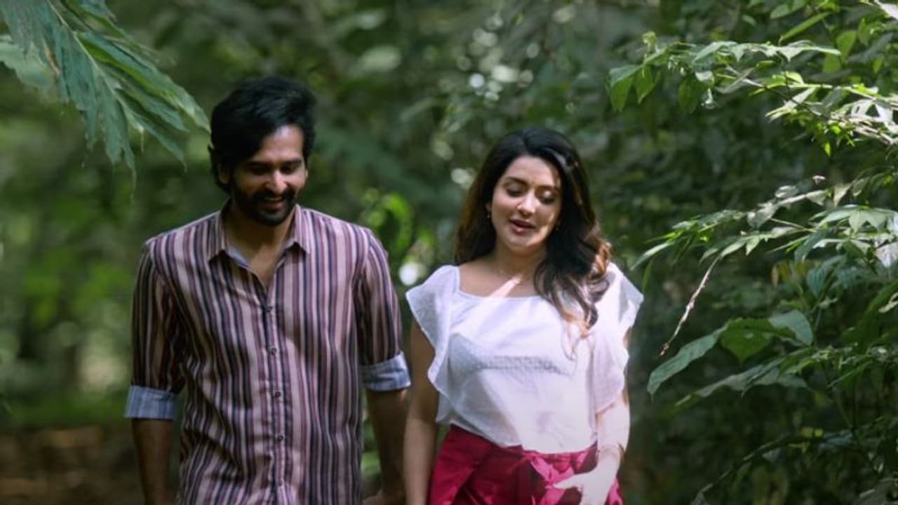 ഷെയ്‍ന്‍ നിഗത്തിനൊപ്പം മഹിമ നമ്പ്യാര്‍; 'ലിറ്റില്‍ ഹാര്‍ട്‍സ്' ട്രെയ്‍ലര്‍