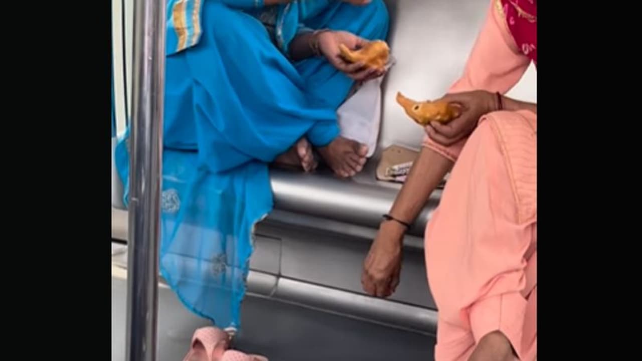 Watch: Women eat samosas on Delhi metro, discard waste under seat; Internet reacts