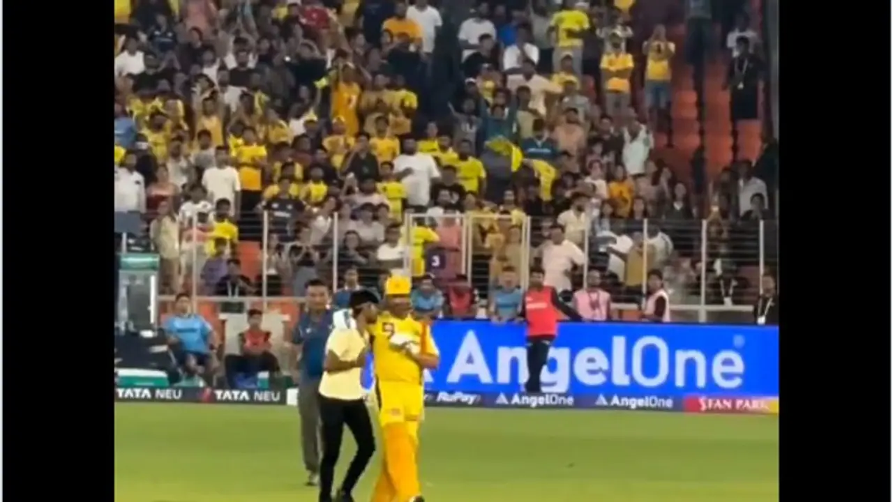 ಮತ್ತೊಮ್ಮೆ ಬಯಲಾಯ್ತು ಧೋನಿಯ ದೊಡ್ಡ ಗುಣ..! ಕಣ್ಣೀರು ಹಾಕಿದ ಅಭಿಮಾನಿಗೆ ಸಿಕ್ತು ಅಭಯ..! ಮತ್ತೊಮ್ಮೆ ಬಯಲಾಯ್ತು ಧೋನಿಯ ದೊಡ್ಡ ಗುಣ..! ಕಣ್ಣೀರು ಹಾಕಿದ ಅಭಿಮಾನಿಗೆ ಸಿಕ್ತು ಅಭಯ..!