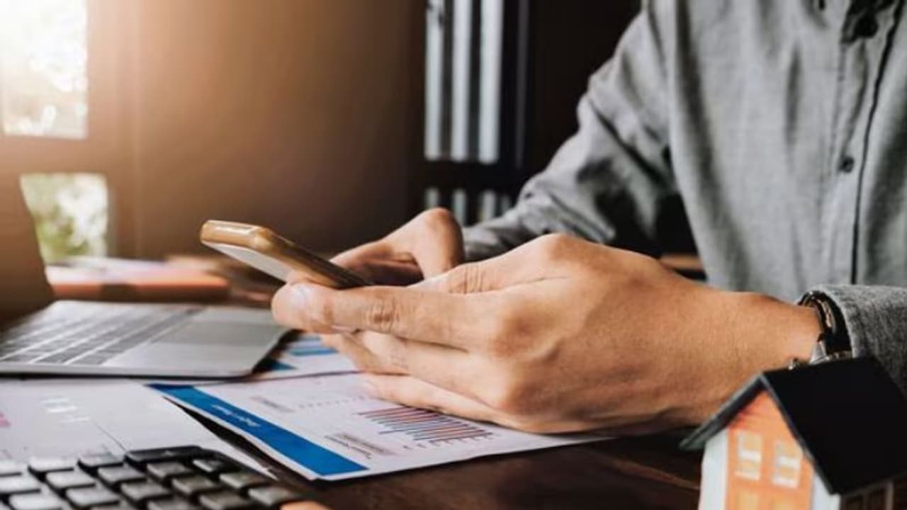 பர்சனல் லோன் வாங்க விண்ணப்பிக்கும் முன் இந்த 5 விஷயங்களை செய்யுங்க.. கண்டிப்பா லோன் கிடைக்கும்.. பர்சனல் லோன் வாங்க விண்ணப்பிக்கும் முன் இந்த 5 விஷயங்களை செய்யுங்க.. கண்டிப்பா லோன் கிடைக்கும்..