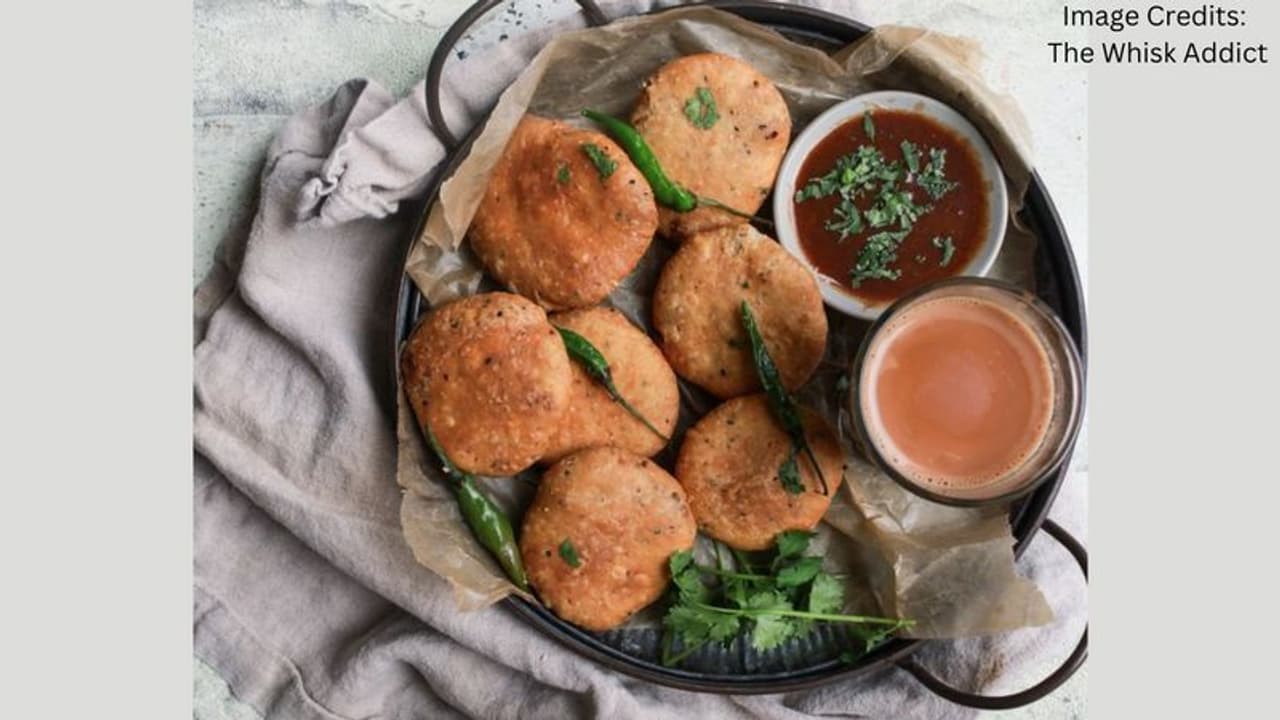 Lunchtime Magic: Delicious and Easy Recipe for Aloo Kachori Lunchtime Magic: Delicious and Easy Recipe for Aloo Kachori
