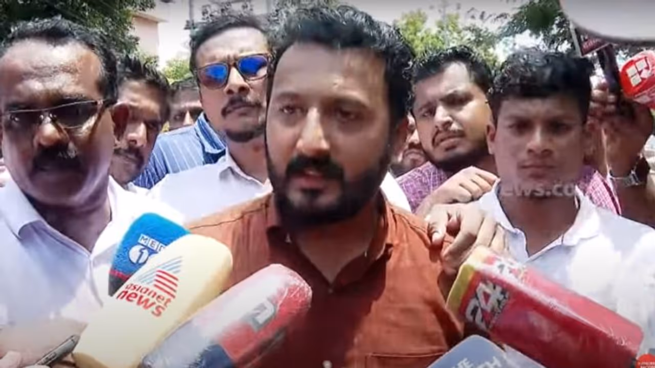 Kerala bar bribery row: Youth Congress stages protest demanding resignation of Excise Minister MB Rajesh