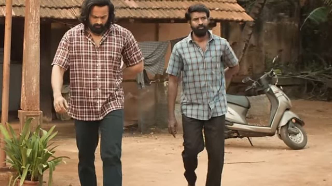 പ്രകടനത്തില് അമ്പരപ്പിക്കാൻ സൂരി, മെയ്ക്കിംഗ് വീഡിയോ പുറത്ത്, ഗരുഡനില് ഉണ്ണി മുകുന്ദനും പ്രകടനത്തില് അമ്പരപ്പിക്കാൻ സൂരി, മെയ്ക്കിംഗ് വീഡിയോ പുറത്ത്, ഗരുഡനില് ഉണ്ണി മുകുന്ദനും