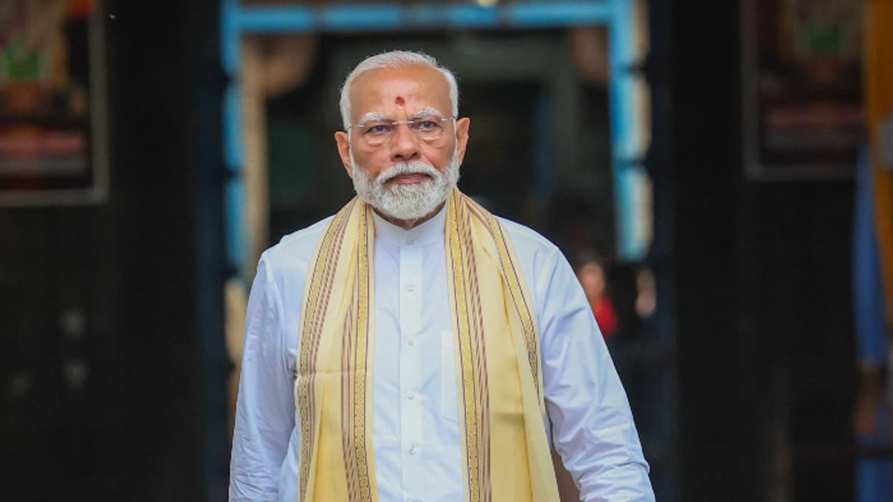 മൂന്നാം വട്ടം അധികാരത്തിലേക്ക് മോദി: പ്രതിച്ഛായ പഴയ നിലയിലേക്ക് ഉയര്ത്തുക വെല്ലുവിളി; കരുത്തോടെ പ്രതിപക്ഷം മൂന്നാം വട്ടം അധികാരത്തിലേക്ക് മോദി: പ്രതിച്ഛായ പഴയ നിലയിലേക്ക് ഉയര്ത്തുക വെല്ലുവിളി; കരുത്തോടെ പ്രതിപക്ഷം