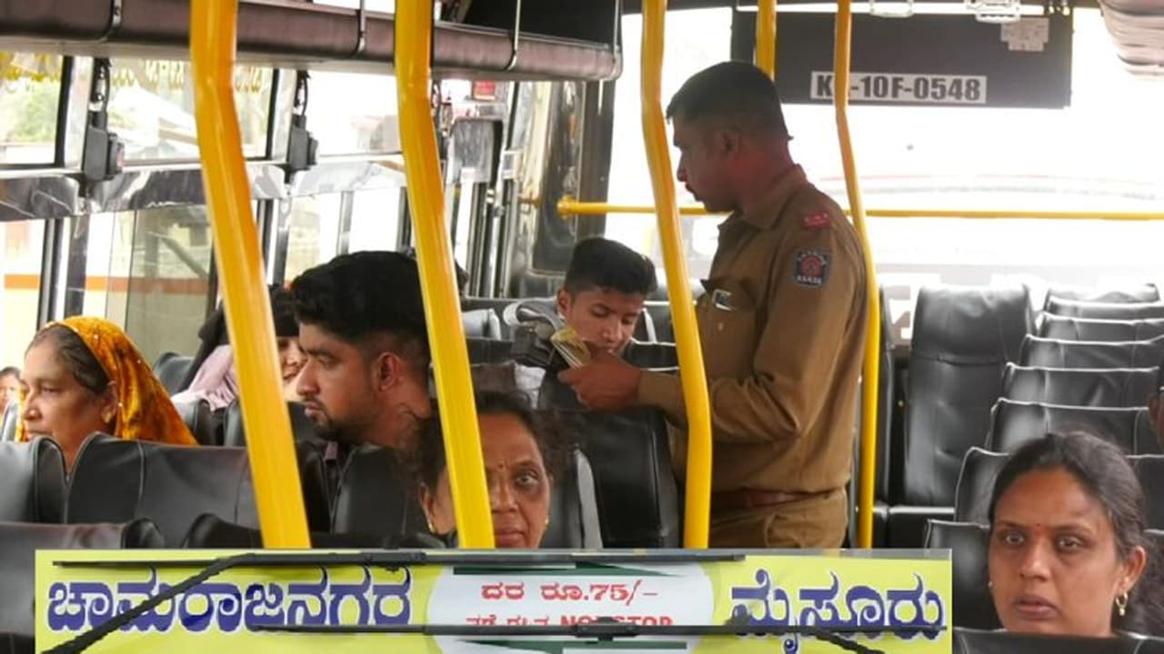 ಚಾಮರಾಜನಗರದಲ್ಲಿ ಸದ್ದಿಲ್ಲದೆ ಕೆಎಸ್ಆರ್ಟಿಸಿ ಬಸ್ ಪ್ರಯಾಣ ದರ ಏರಿಕೆ: ಸರ್ಕಾರದ ವಿರುದ್ಧ ಆಕ್ರೋಶ ಚಾಮರಾಜನಗರದಲ್ಲಿ ಸದ್ದಿಲ್ಲದೆ ಕೆಎಸ್ಆರ್ಟಿಸಿ ಬಸ್ ಪ್ರಯಾಣ ದರ ಏರಿಕೆ: ಸರ್ಕಾರದ ವಿರುದ್ಧ ಆಕ್ರೋಶ