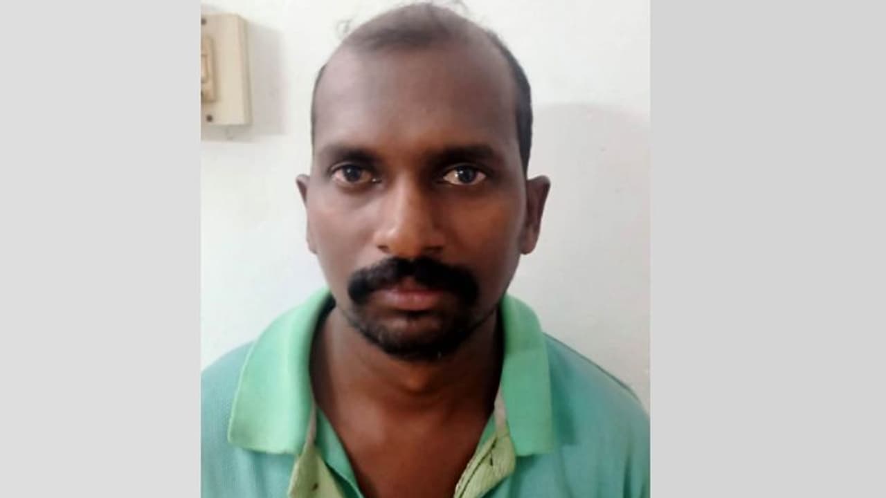 പ്രായപൂർത്തിയാകാത്ത പെൺകുട്ടികൾക്ക് മുന്നിൽ നഗ്നതാ പ്രദർശനം; യുവാവ് അറസ്റ്റിൽ പ്രായപൂർത്തിയാകാത്ത പെൺകുട്ടികൾക്ക് മുന്നിൽ നഗ്നതാ പ്രദർശനം; യുവാവ് അറസ്റ്റിൽ