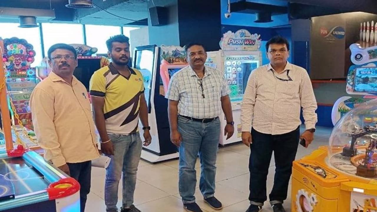 ಬೆಂಗಳೂರು: ಹೋಟೆಲ್, ಗೇಮ್ ಝೋನ್ಗಳಿಗೆ ‘ಅಗ್ನಿ’ ಪರೀಕ್ಷೆ..! ಬೆಂಗಳೂರು: ಹೋಟೆಲ್, ಗೇಮ್ ಝೋನ್ಗಳಿಗೆ ‘ಅಗ್ನಿ’ ಪರೀಕ್ಷೆ..!