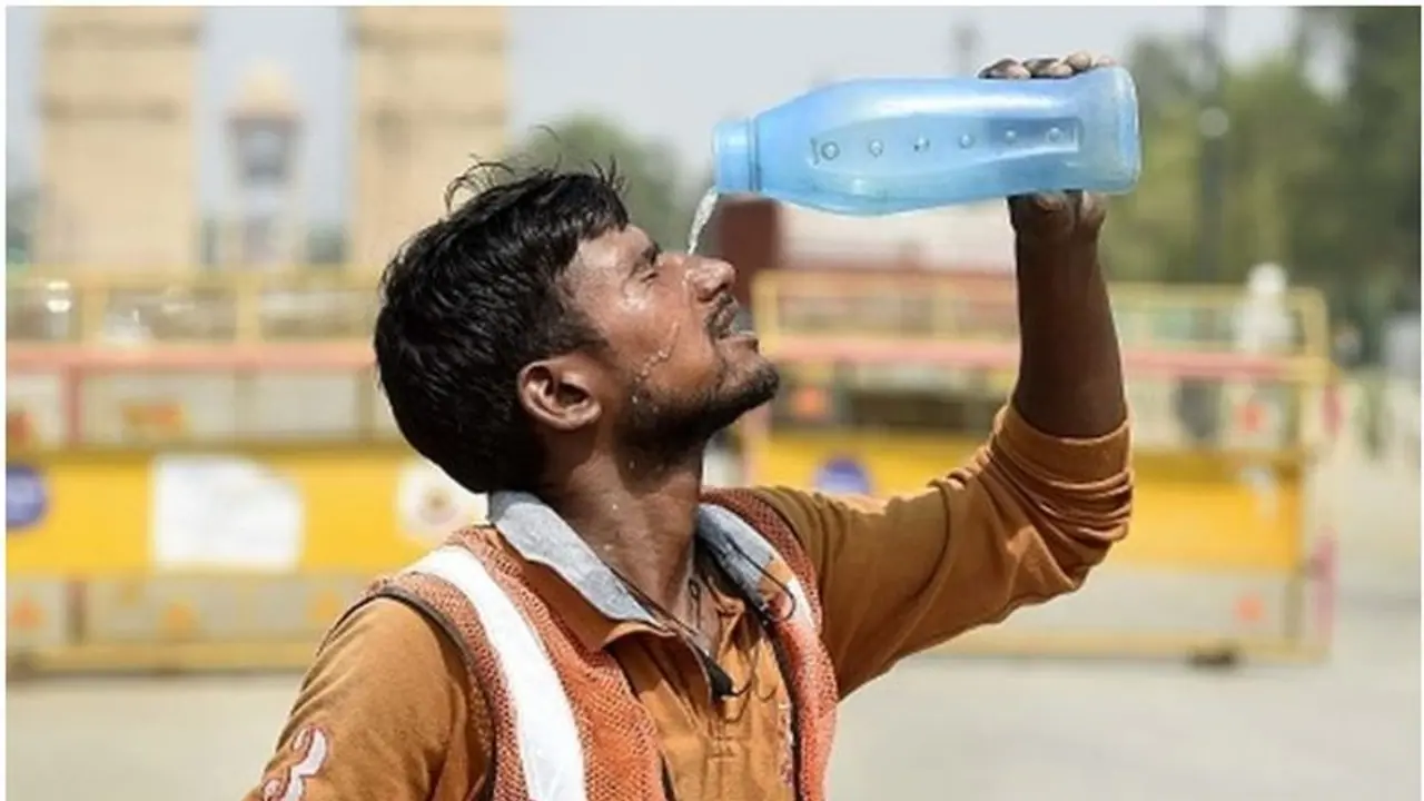 வெப்ப அலை: 54 பேர் பலி... டெல்லியில் புழுதி புயலுக்கு வாய்ப்பு வானிலை ஆய்வு மையம்! வெப்ப அலை: 54 பேர் பலி... டெல்லியில் புழுதி புயலுக்கு வாய்ப்பு வானிலை ஆய்வு மையம்!