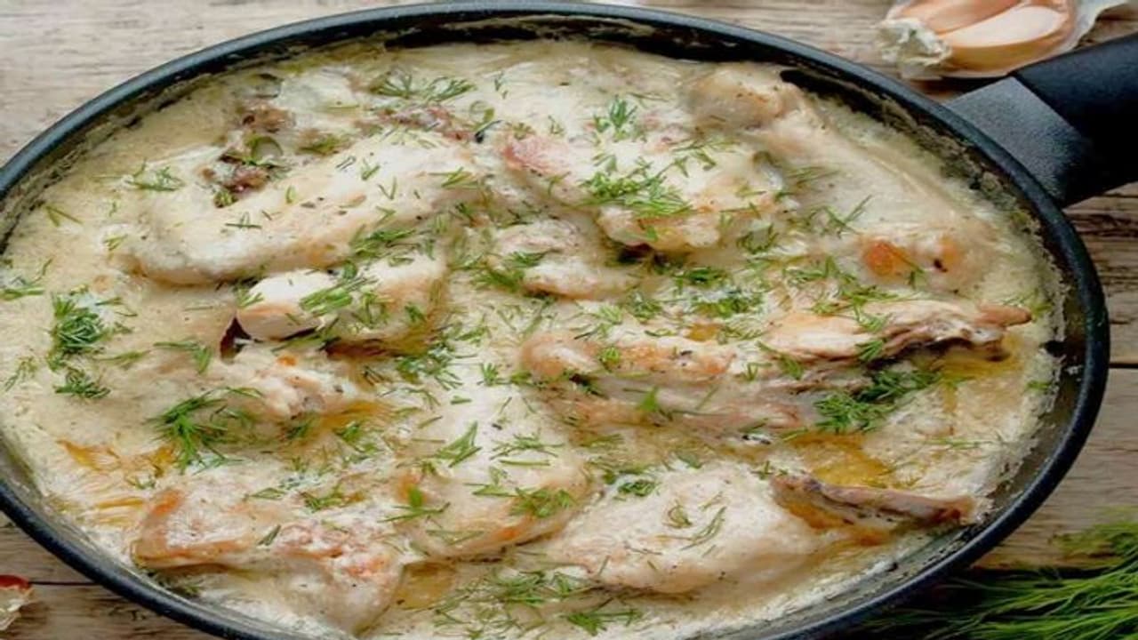 இனி சிக்கன் வாங்கினா ஒன் டைம் இப்படி வெள்ளை குருமா செய்ங்க.. சுவை அட்டகாசமாக இருக்கும்!