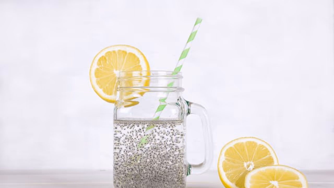 കുതിർത്ത ചിയാ സീഡ് ചേർത്ത നാരങ്ങ വെള്ളം കുടിക്കുന്നത് ശീലമാക്കൂ, കാരണം കുതിർത്ത ചിയാ സീഡ് ചേർത്ത നാരങ്ങ വെള്ളം കുടിക്കുന്നത് ശീലമാക്കൂ, കാരണം
