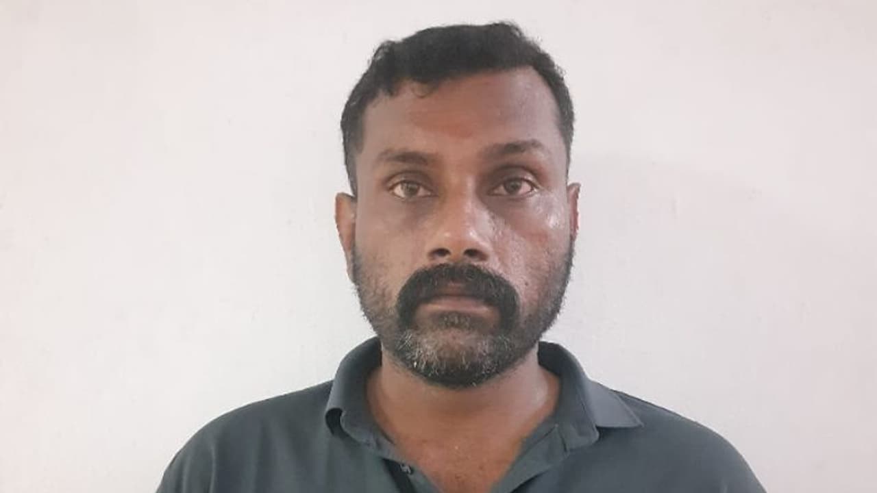 വർക്ക് ഷോപ്പിൽ നിന്നും ബൈക്ക് മോഷ്ടിച്ച 45 കാരൻ അറസ്റ്റിൽ വർക്ക് ഷോപ്പിൽ നിന്നും ബൈക്ക് മോഷ്ടിച്ച 45 കാരൻ അറസ്റ്റിൽ