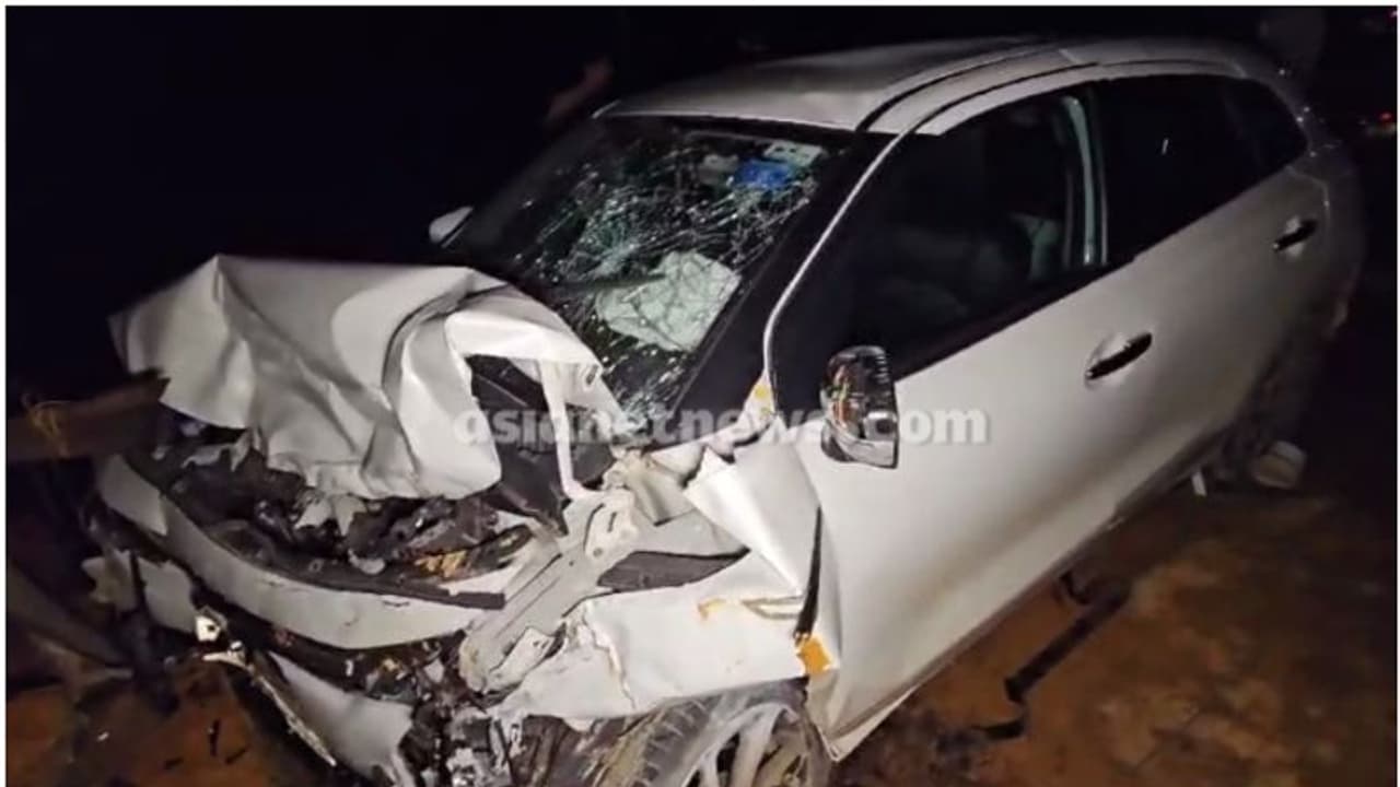 താമരശ്ശേരിയിൽ നിയന്ത്രണം വിട്ട കാർ മതിലിൽ ഇടിച്ചു, 5 പേർക്ക് പരിക്ക്, ഒരാളുടെ നില ഗുരുതരം താമരശ്ശേരിയിൽ നിയന്ത്രണം വിട്ട കാർ മതിലിൽ ഇടിച്ചു, 5 പേർക്ക് പരിക്ക്, ഒരാളുടെ നില ഗുരുതരം