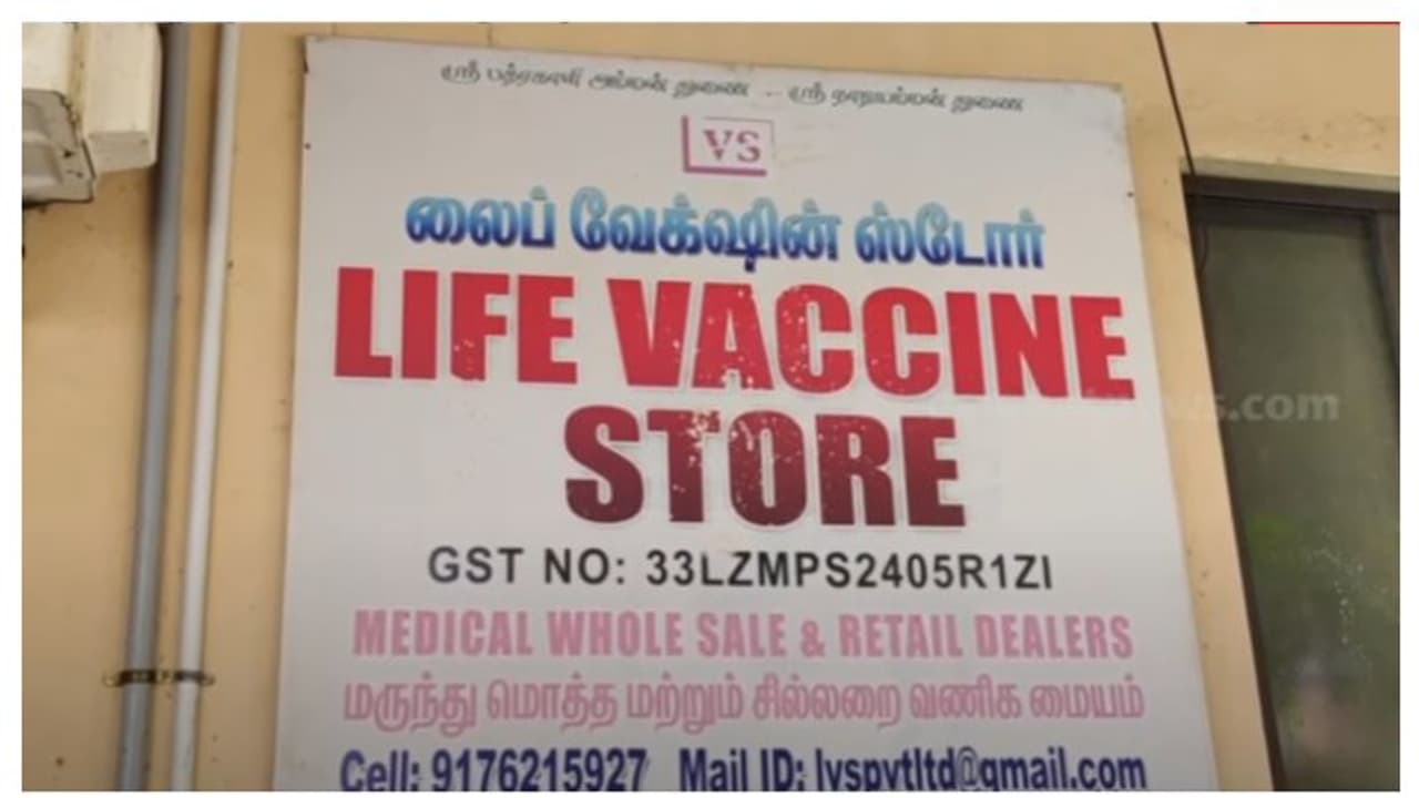 ഫ്രീസറിൽ 45 കുപ്പി മുലപ്പാൽ, 50 മില്ലിലിറ്ററിന് 500 രൂപ; വിൽപ്പന നടത്തിയ സ്ഥാപനം പൂട്ടി, പാൽ പരിശോധനയ്ക്കയച്ചു ഫ്രീസറിൽ 45 കുപ്പി മുലപ്പാൽ, 50 മില്ലിലിറ്ററിന് 500 രൂപ; വിൽപ്പന നടത്തിയ സ്ഥാപനം പൂട്ടി, പാൽ പരിശോധനയ്ക്കയച്ചു