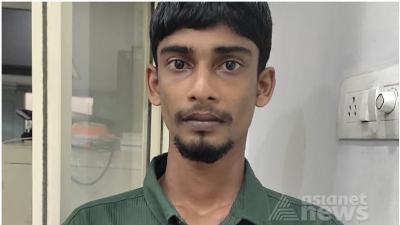 റോഡില് നിര്ത്തിയിട്ട സ്കൂട്ടറില് നിന്ന് എസ് ഐയുടെ പേഴ്സ് മോഷ്ടിച്ചു; യുവാവ് അറസ്റ്റിൽ റോഡില് നിര്ത്തിയിട്ട സ്കൂട്ടറില് നിന്ന് എസ് ഐയുടെ പേഴ്സ് മോഷ്ടിച്ചു; യുവാവ് അറസ്റ്റിൽ