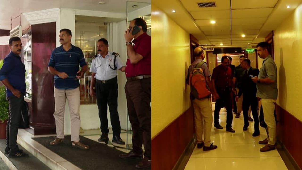 ബാർ കോഴ വിവാദം; ബാറുടമകളുടെ സംഘടന യോഗം ചേർന്ന ഹോട്ടലിൽ ക്രൈംബ്രാഞ്ച് പരിശോധന, ഭാരവാഹികളുടെ മൊഴിയെടുത്തു ബാർ കോഴ വിവാദം; ബാറുടമകളുടെ സംഘടന യോഗം ചേർന്ന ഹോട്ടലിൽ ക്രൈംബ്രാഞ്ച് പരിശോധന, ഭാരവാഹികളുടെ മൊഴിയെടുത്തു