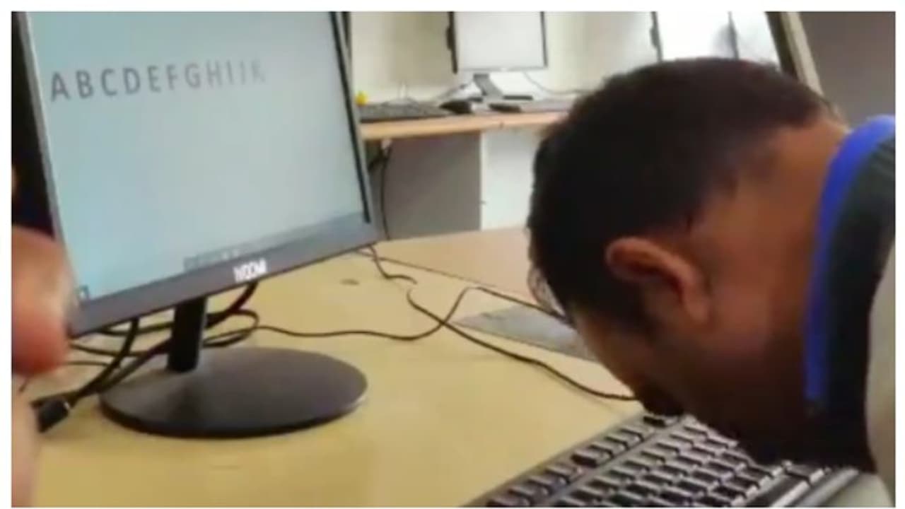 മൂക്ക് കൊണ്ട് 'ക്ഷ, ണ്ണ' അല്ല എ മുതൽ സെഡ് വരെ, അതും 25 സെക്കന്റ് കൊണ്ട്; യുവാവിന്റെ വീഡിയോ വൈറൽ മൂക്ക് കൊണ്ട് 'ക്ഷ, ണ്ണ' അല്ല എ മുതൽ സെഡ് വരെ, അതും 25 സെക്കന്റ് കൊണ്ട്; യുവാവിന്റെ വീഡിയോ വൈറൽ