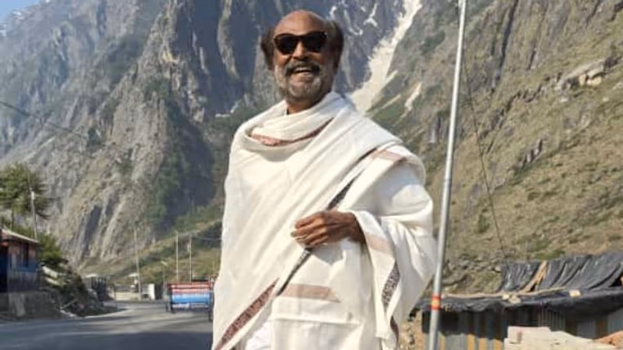 Rajinikanth's picture from his spiritual journey goes, superstar looks simple in dhoti and shawl 