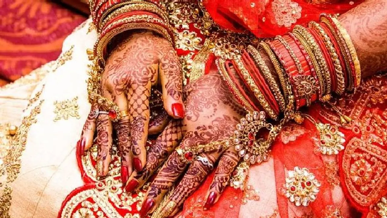 വണ്ടി തടഞ്ഞു, തോക്കുചൂണ്ടി തട്ടിക്കൊണ്ടുപോയി, അധ്യാപകനെ ബലമായി വിവാഹം കഴിപ്പിച്ചെന്ന് പരാതി, പക്വാഡ വിവാഹമോ?