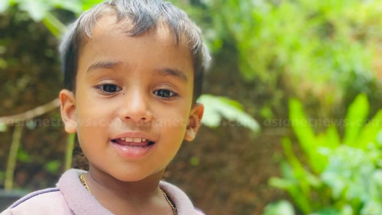 മലപ്പുറത്ത് വായിലെ മുറിവിന് ആശുപത്രിയിലെത്തിച്ച നാല് വയസുകാരൻ മരിച്ചു; ചികിത്സാ പിഴവെന്ന് പരാതി മലപ്പുറത്ത് വായിലെ മുറിവിന് ആശുപത്രിയിലെത്തിച്ച നാല് വയസുകാരൻ മരിച്ചു; ചികിത്സാ പിഴവെന്ന് പരാതി