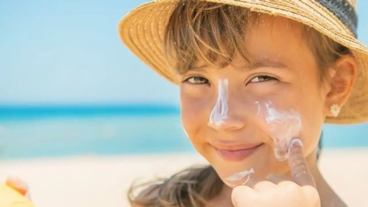 सोने सा चमकेगा चेहरा, किचन में मौजूद फल और सब्ज़ी देंगे टैनिंग से मुक्ति