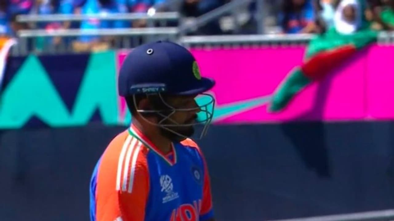 സഞ്ജുവിനെ കയ്യൊഴിഞ്ഞ് മുന് താരങ്ങള്! ലോകകപ്പില് വിക്കറ്റ് കീപ്പറായി പന്ത് മതിയെന്ന് ഗവാസ്കറും ഗാംഗുലിയും സഞ്ജുവിനെ കയ്യൊഴിഞ്ഞ് മുന് താരങ്ങള്! ലോകകപ്പില് വിക്കറ്റ് കീപ്പറായി പന്ത് മതിയെന്ന് ഗവാസ്കറും ഗാംഗുലിയും