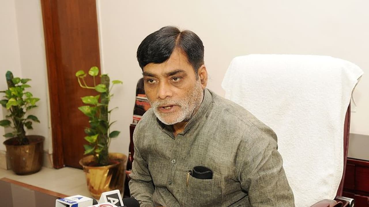 Bihar: BJP's Pataliputra candidate Ram Kripal Yadav escapes unharmed in firing incident, one supporter shot Bihar: BJP's Pataliputra candidate Ram Kripal Yadav escapes unharmed in firing incident, one supporter shot