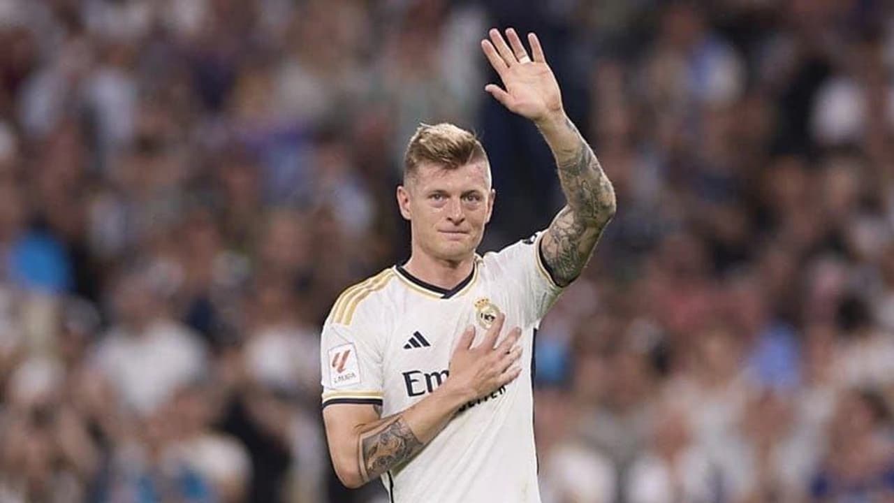 Real Madrid lift 15th Champions League title with win over Dortmund, Kroos gets emotional farewell (WATCH) Real Madrid lift 15th Champions League title with win over Dortmund, Kroos gets emotional farewell (WATCH)