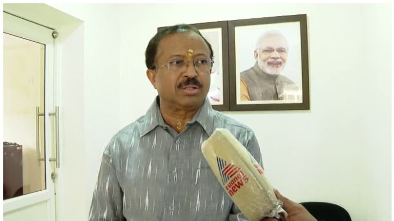 ആരോപണങ്ങൾ തെറ്റെങ്കിൽ, മാധ്യമങ്ങളല്ല അൻവറാണ് കേരളത്തെ അപമാനിക്കുന്നത്, നടപടിയെടുക്കട്ടെയെന്ന് മുരളീധരൻ ആരോപണങ്ങൾ തെറ്റെങ്കിൽ, മാധ്യമങ്ങളല്ല അൻവറാണ് കേരളത്തെ അപമാനിക്കുന്നത്, നടപടിയെടുക്കട്ടെയെന്ന് മുരളീധരൻ