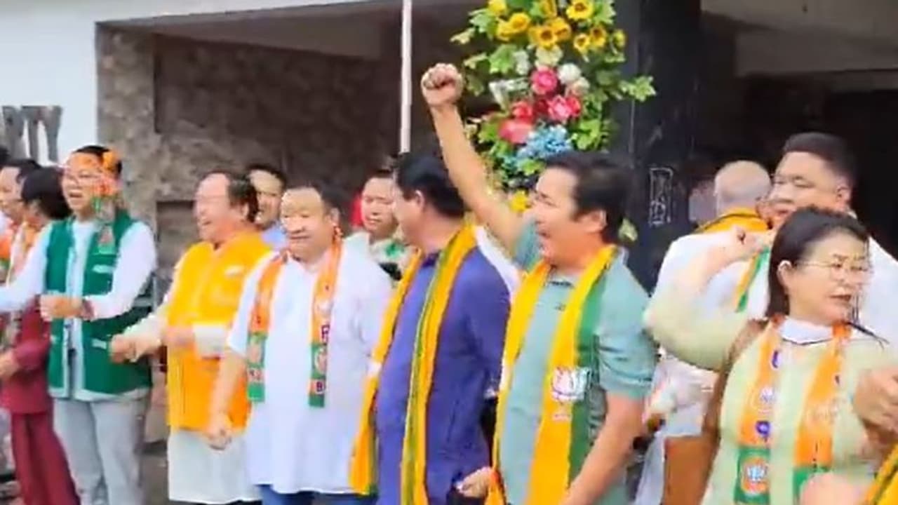 ಅರುಣಾಚಲದಲ್ಲಿ ಬಿಜೆಪಿ ಗೆಲುವಿನತ್ತ ದಾಪುಗಾಲು: ಸಿಕ್ಕಿಂ ಕ್ಲೀನ್ ಸ್ವೀಪ್ಗೆ ಎಸ್ಕೆಎಂ ಸಜ್ಜು ಅರುಣಾಚಲದಲ್ಲಿ ಬಿಜೆಪಿ ಗೆಲುವಿನತ್ತ ದಾಪುಗಾಲು: ಸಿಕ್ಕಿಂ ಕ್ಲೀನ್ ಸ್ವೀಪ್ಗೆ ಎಸ್ಕೆಎಂ ಸಜ್ಜು