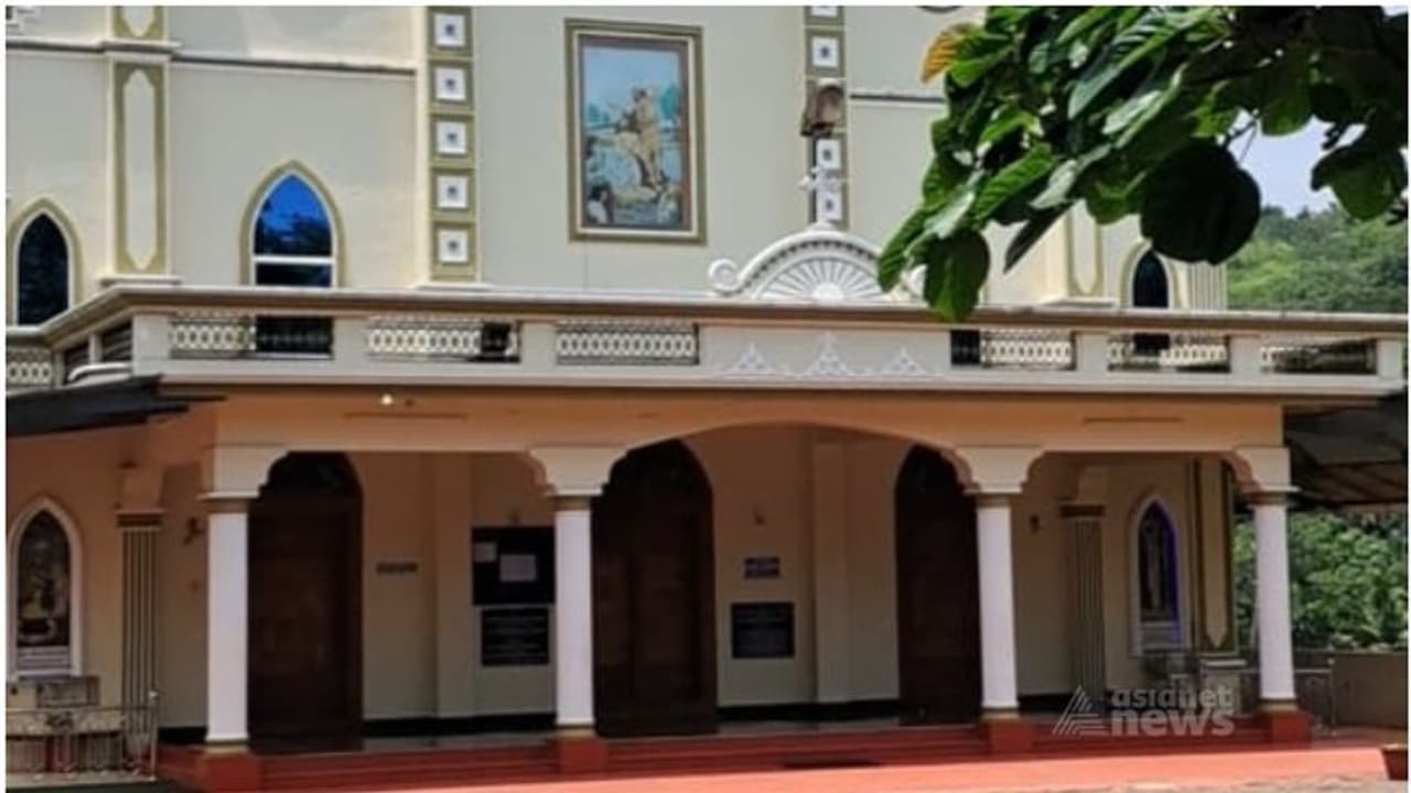 പ്രാർത്ഥന സമയത്ത് പള്ളി വരാന്തയിലേക്ക് പാഞ്ഞുകയറി കാട്ടുപന്നി; യുവതിയെ ഇടിച്ചിട്ടു, സംഭവം പത്തനംതിട്ടയില് പ്രാർത്ഥന സമയത്ത് പള്ളി വരാന്തയിലേക്ക് പാഞ്ഞുകയറി കാട്ടുപന്നി; യുവതിയെ ഇടിച്ചിട്ടു, സംഭവം പത്തനംതിട്ടയില്