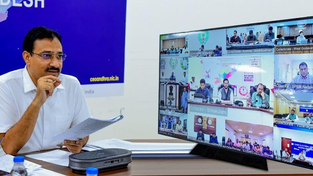 ఈసీ సంచలన నిర్ణయం.. కౌంటింగ్ వేళ ఎన్నడూ లేనంతగా కొత్త రూల్స్! ఈసీ సంచలన నిర్ణయం.. కౌంటింగ్ వేళ ఎన్నడూ లేనంతగా కొత్త రూల్స్!