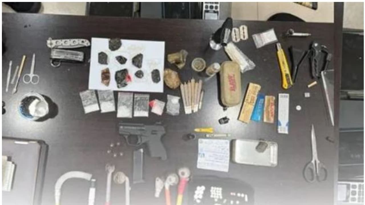 കുവൈത്തില് ലഹരിമരുന്നുമായി യുവാവ് അറസ്റ്റില് കുവൈത്തില് ലഹരിമരുന്നുമായി യുവാവ് അറസ്റ്റില്