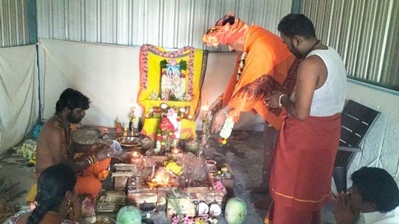 பாஜக வெற்றி பெற தனியார் தோட்டத்தில் சுதாகர் ரெட்டி வழிபாடு!