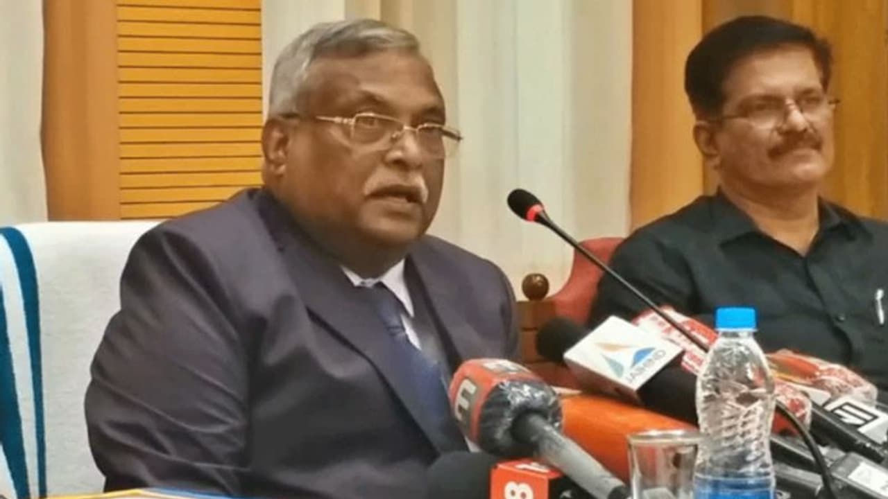 കോടതി ഫീസ് പരിഷ്കരണം: പൊതുജനങ്ങളില് നിന്ന് അഭിപ്രായം കേള്ക്കാനൊരുങ്ങി സമിതി കോടതി ഫീസ് പരിഷ്കരണം: പൊതുജനങ്ങളില് നിന്ന് അഭിപ്രായം കേള്ക്കാനൊരുങ്ങി സമിതി