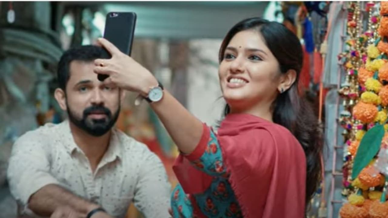 'അഭിരാമി' ആകാൻ ​ഗായത്രി സുരേഷ്; ട്രെയിലര്‍ റിലീസായി 