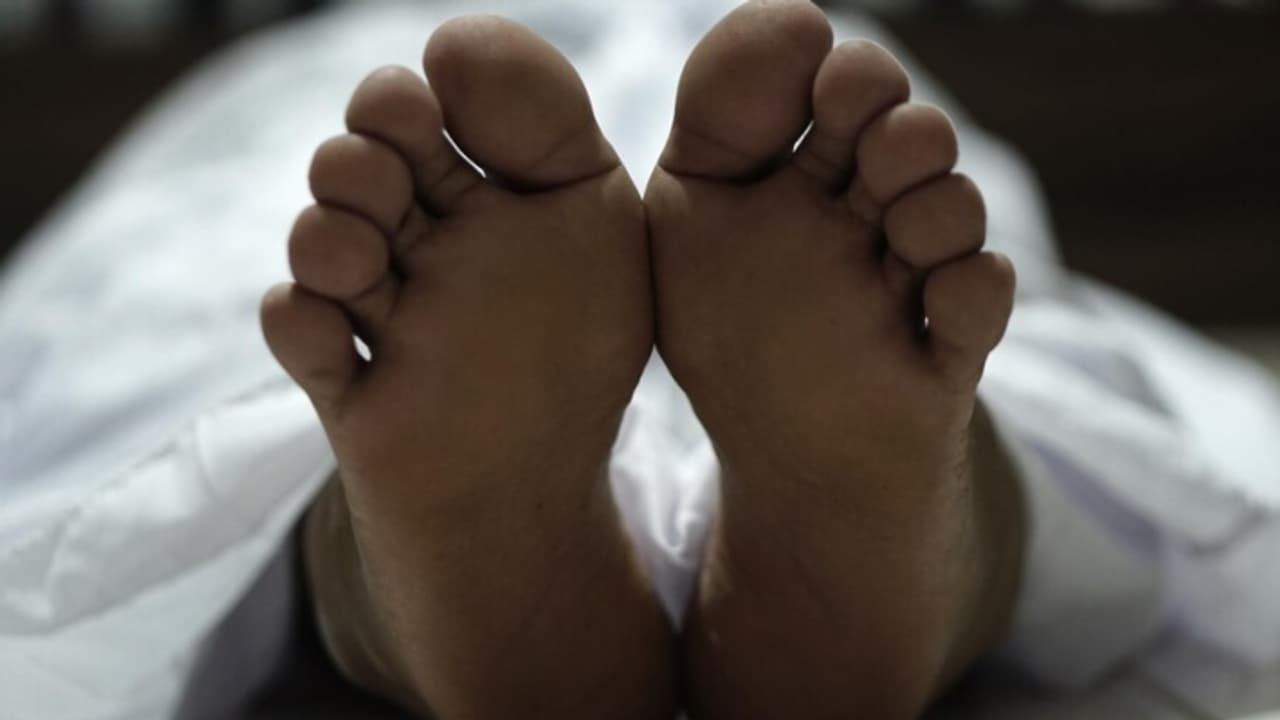 வலிப்பு வந்தது போல் நடித்து வழிப்பறி; கொள்ளையடித்த சில நிமிடங்களில் உயிரிழந்த கொள்ளையர்கள் நாமக்கல்லில் பரபர வலிப்பு வந்தது போல் நடித்து வழிப்பறி; கொள்ளையடித்த சில நிமிடங்களில் உயிரிழந்த கொள்ளையர்கள் நாமக்கல்லில் பரபர