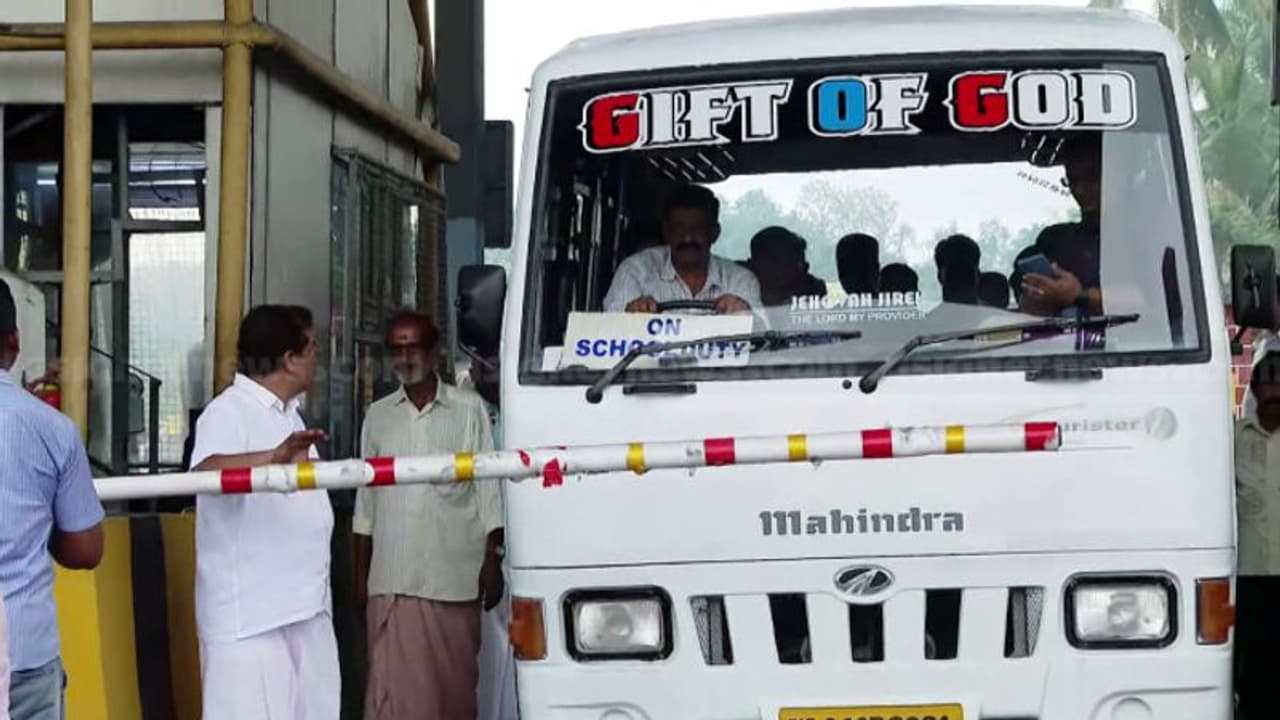 പന്നിയങ്കര ടോൾ പ്ലാസയിൽ സ്കൂൾ ബസുകൾ ജൂൺ ആറ് മുതൽ നിര്‍ബന്ധമായും ടോൾ നൽകണം