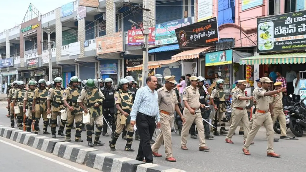 ఏపీలో పెట్రోల్ కూడా పోయట్లేదు.. కౌంటింగ్ రోజు ఎక్స్ట్రాలు చేస్తే ఇక అంతే! ఏపీలో పెట్రోల్ కూడా పోయట్లేదు.. కౌంటింగ్ రోజు ఎక్స్ట్రాలు చేస్తే ఇక అంతే!