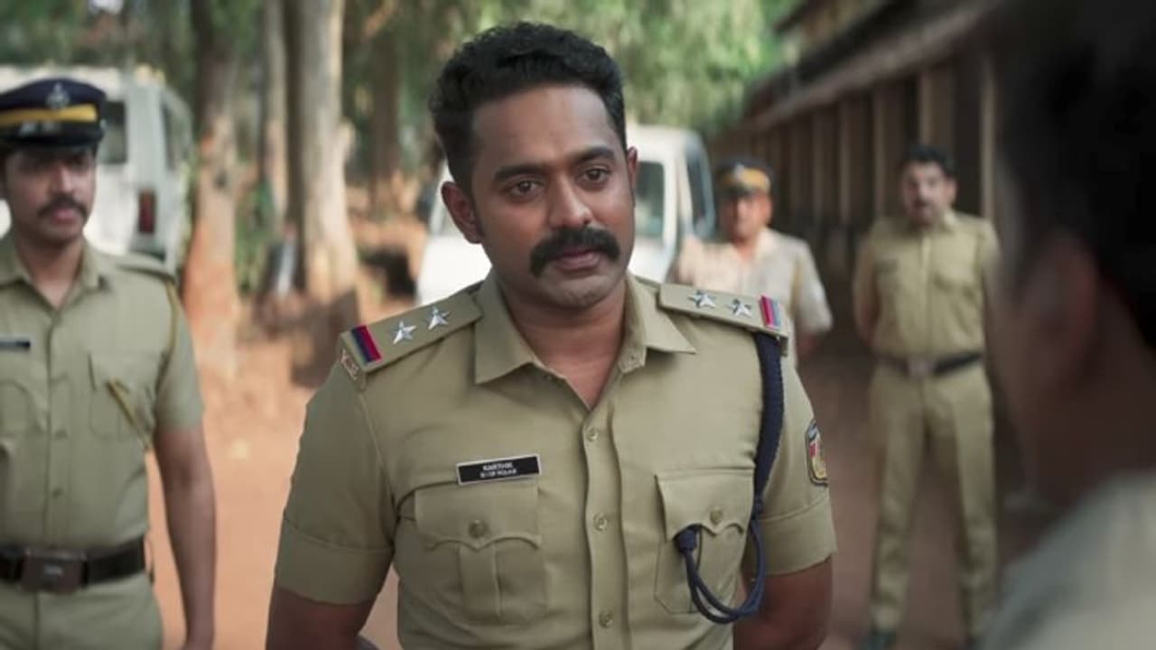 ആസിഫിന്റെ തിരിച്ചുവരവ് മാത്രമല്ല, ബോക്സ് ഓഫീസില് ആ റെക്കോര്ഡുമിട്ട് 'തലവന്'; 10 ദിവസത്തെ നേട്ടം ആസിഫിന്റെ തിരിച്ചുവരവ് മാത്രമല്ല, ബോക്സ് ഓഫീസില് ആ റെക്കോര്ഡുമിട്ട് 'തലവന്'; 10 ദിവസത്തെ നേട്ടം